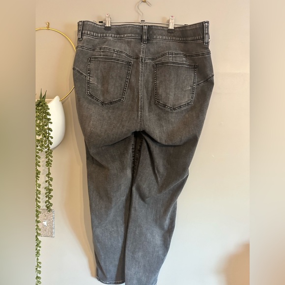 Torrid bombskill skinny crop jeans - Picture 2 of 10